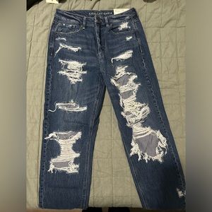 A&E size 6 high rise mom jean